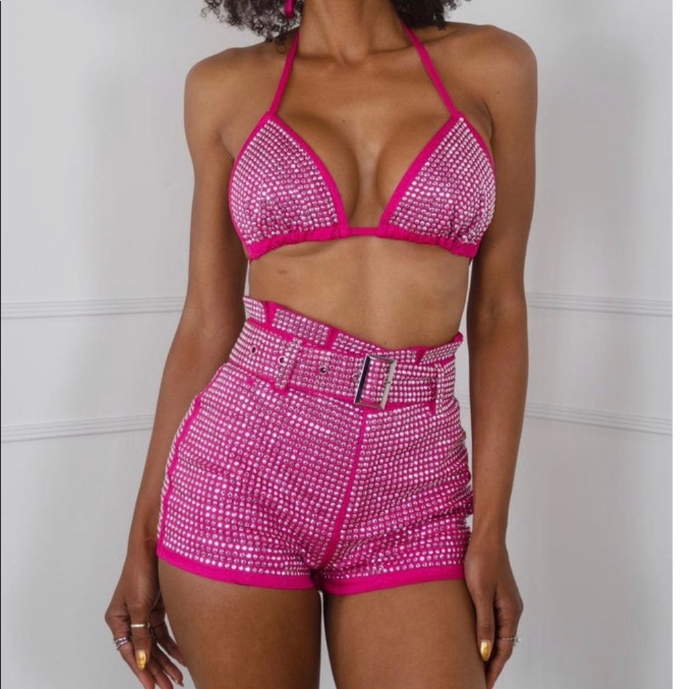 Bling 2 piece short set with belt!